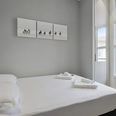 Charming In The Center Of - Welkeys Apartmán